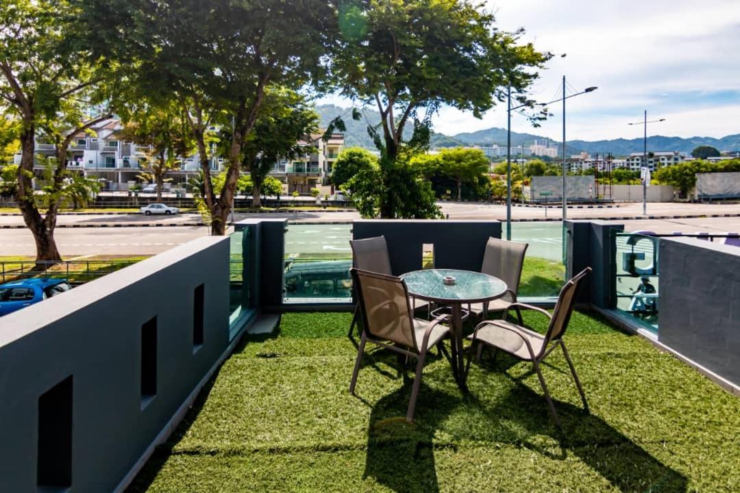 The Best Hotel In Bayan Lepas - The Lov Penang エクステリア 写真