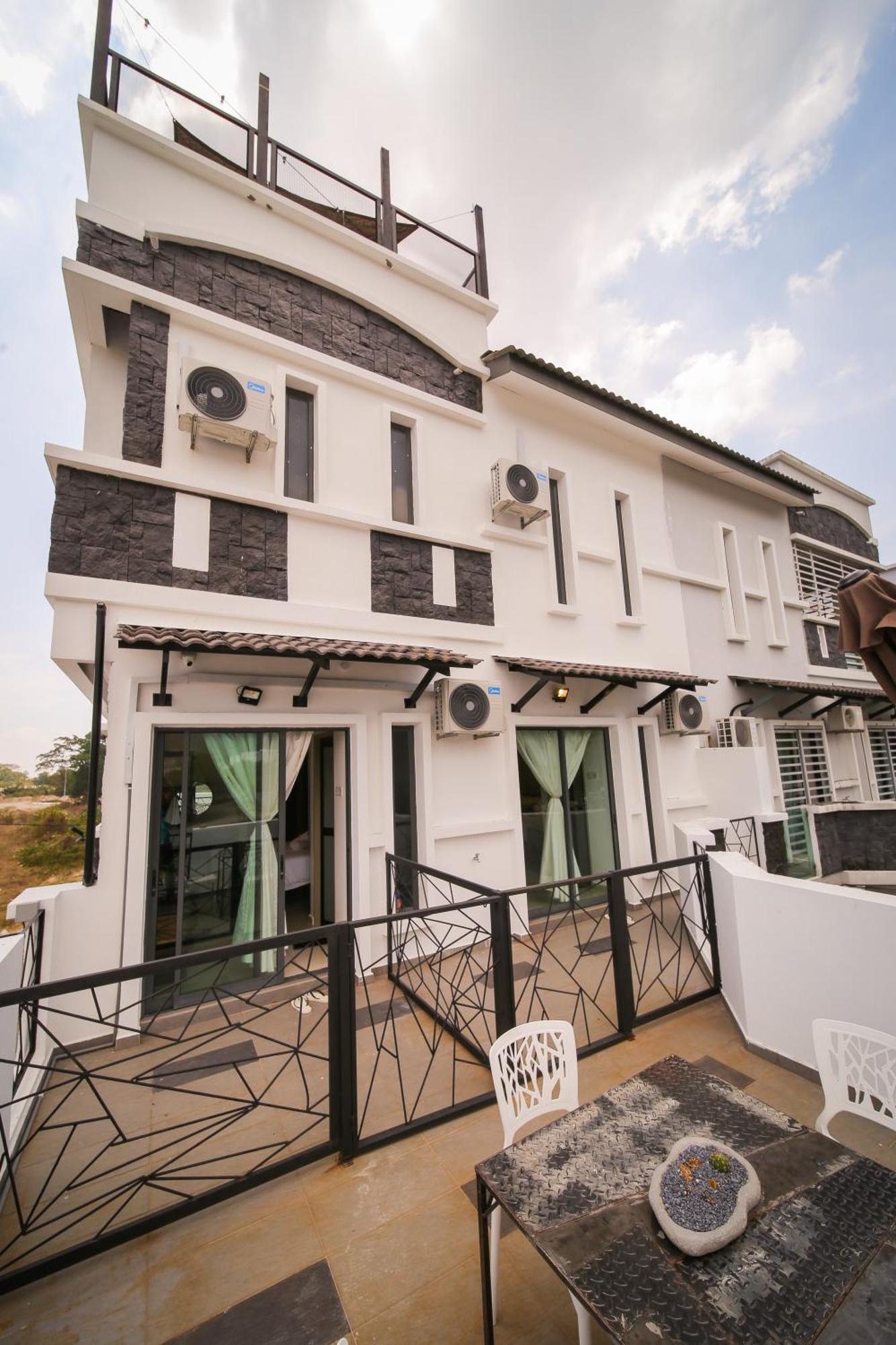 The Best Hotel In Bayan Lepas - The Lov Penang エクステリア 写真