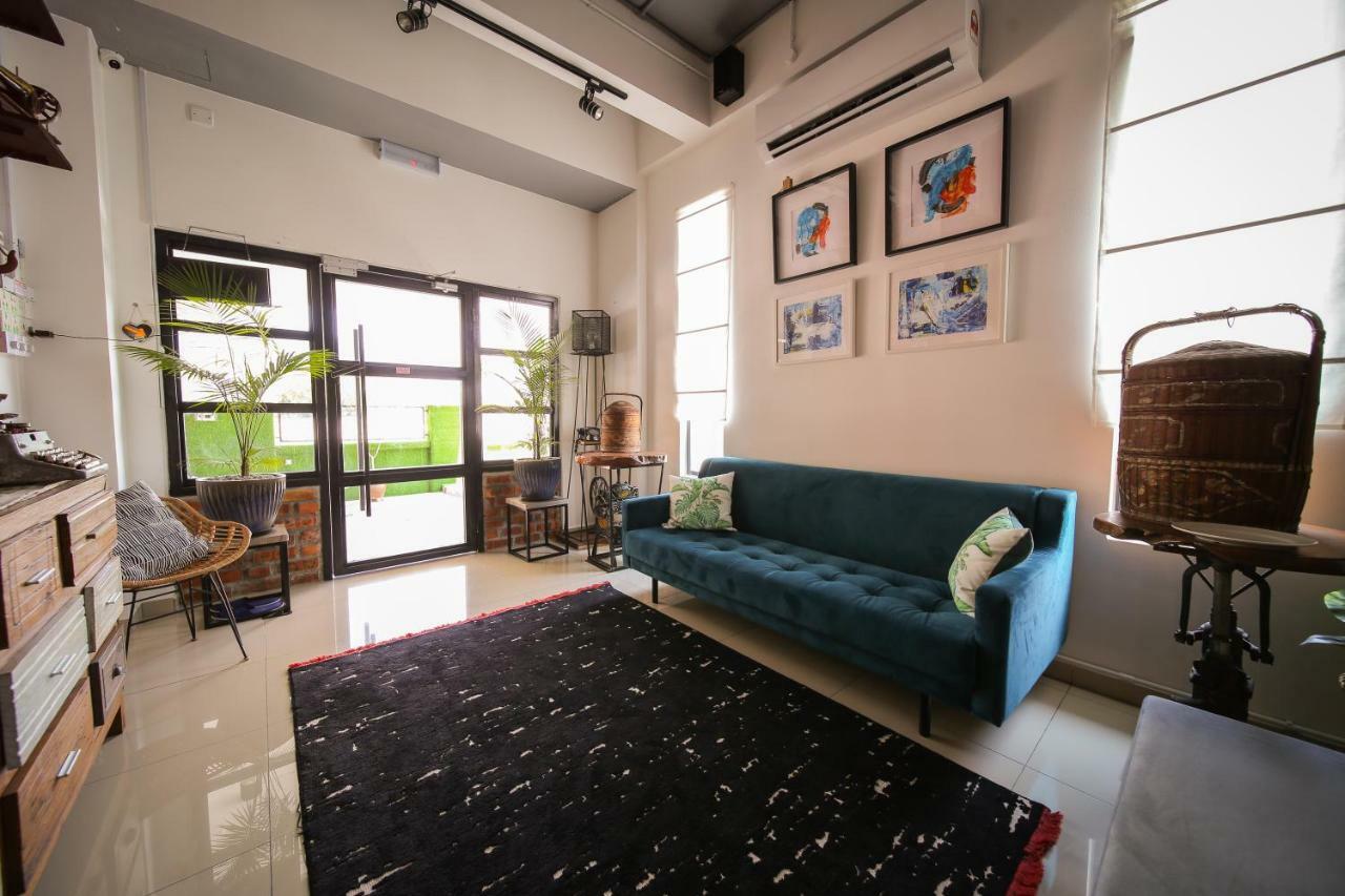 The Best Hotel In Bayan Lepas - The Lov Penang エクステリア 写真