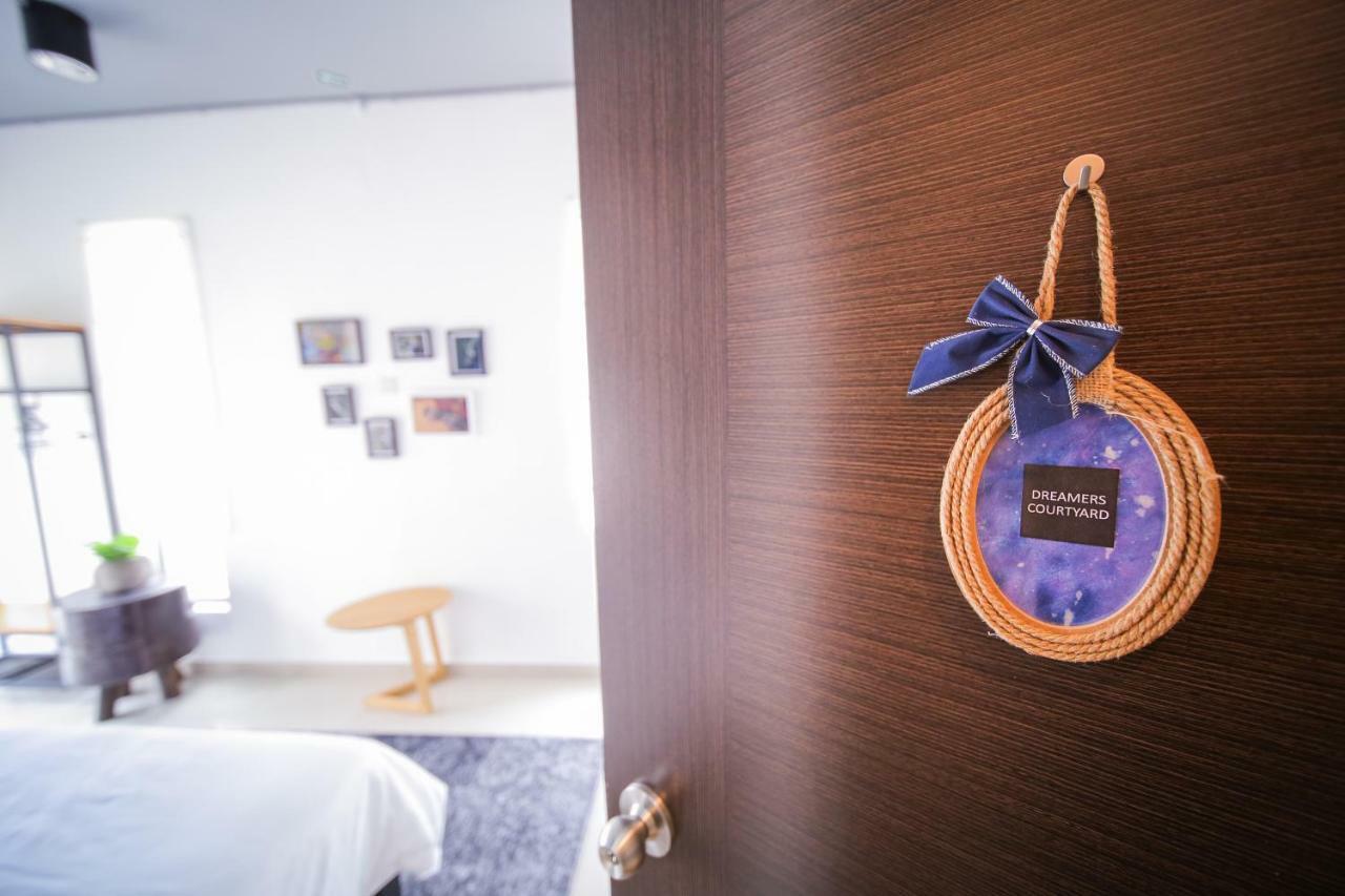 The Best Hotel In Bayan Lepas - The Lov Penang エクステリア 写真
