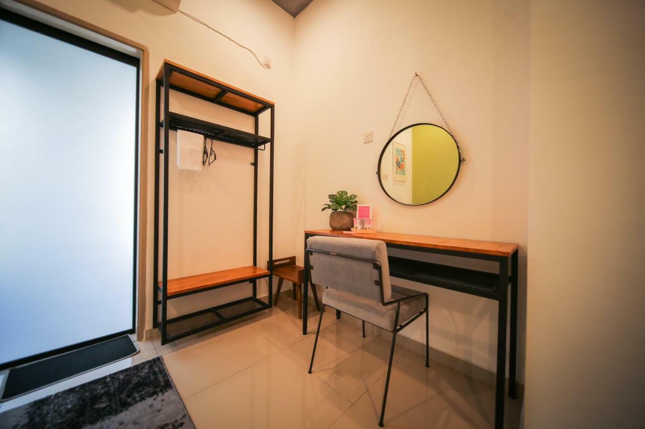 The Best Hotel In Bayan Lepas - The Lov Penang エクステリア 写真
