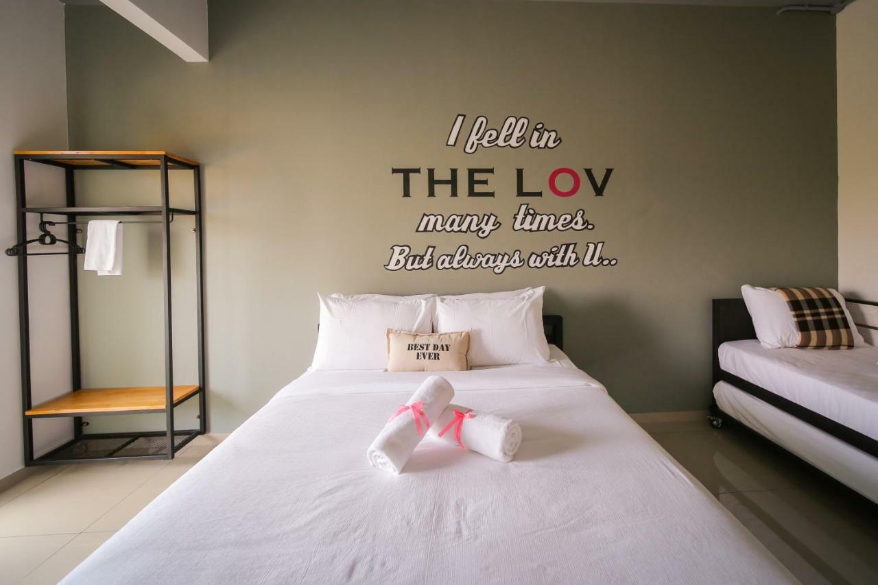 The Best Hotel In Bayan Lepas - The Lov Penang エクステリア 写真