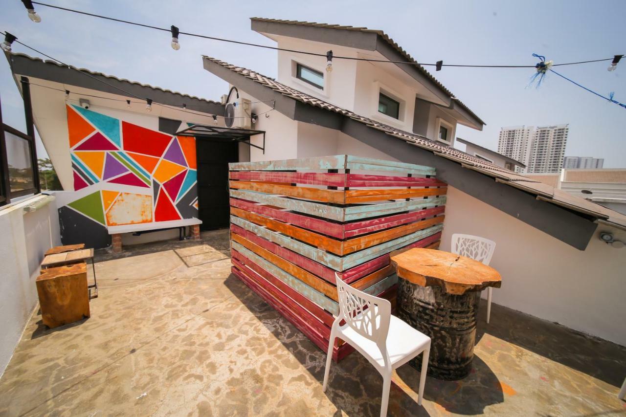 The Best Hotel In Bayan Lepas - The Lov Penang エクステリア 写真