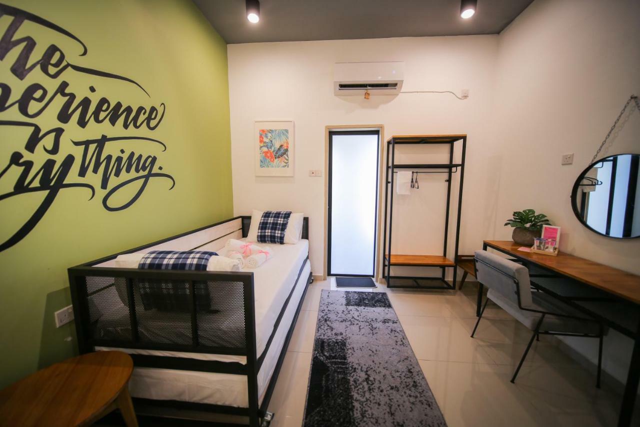 The Best Hotel In Bayan Lepas - The Lov Penang エクステリア 写真